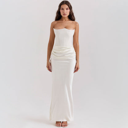 Détail de la taille froncée de la robe Yara™, silhouette flatteuse.